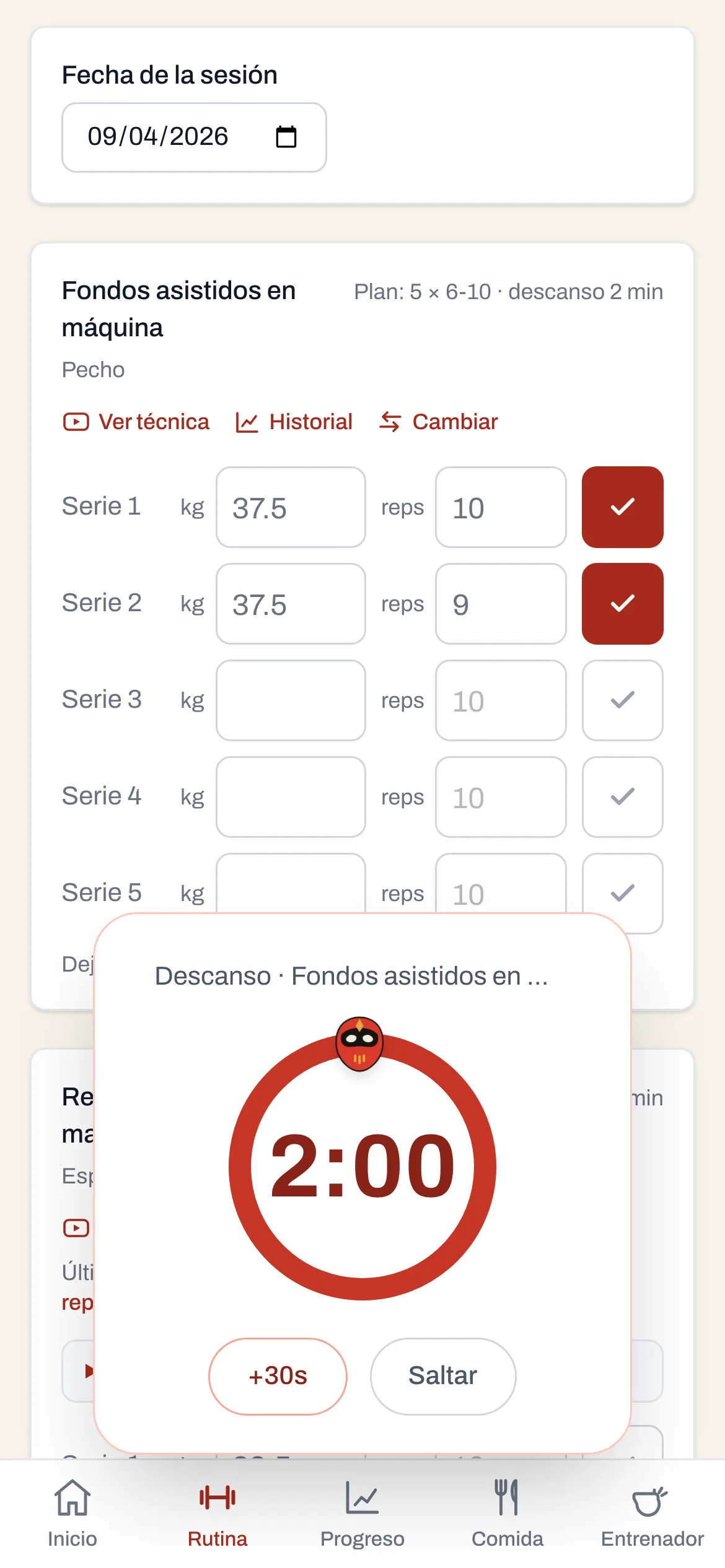 Pantalla del registro: series con kilos y repeticiones palomeadas y el cronómetro de descanso corriendo